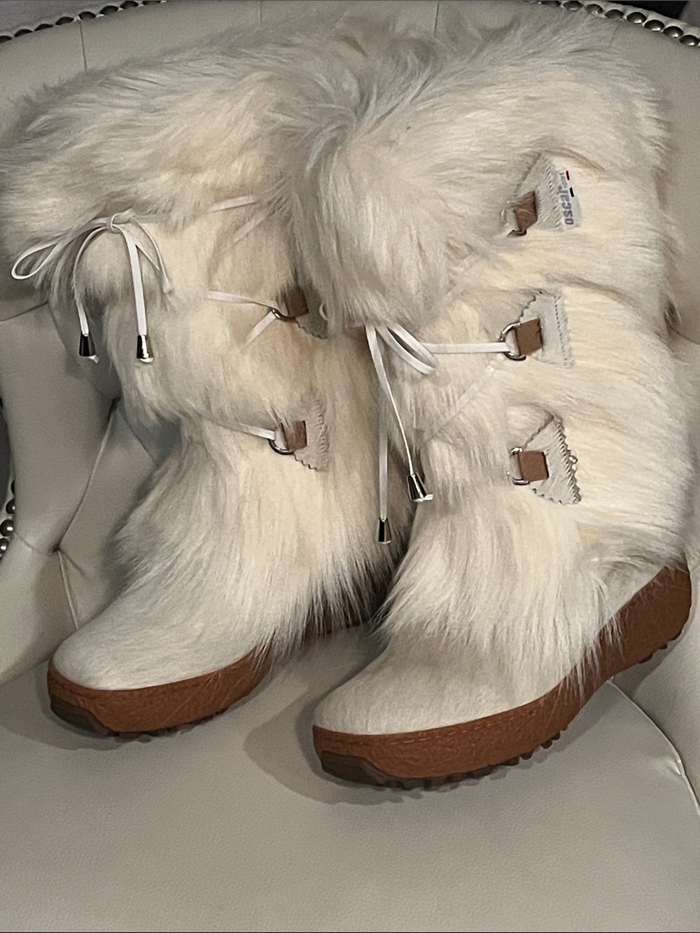 Oscar Sport Ivory White Faux-Fur Winter Boots Eye catching Luxury Size 8